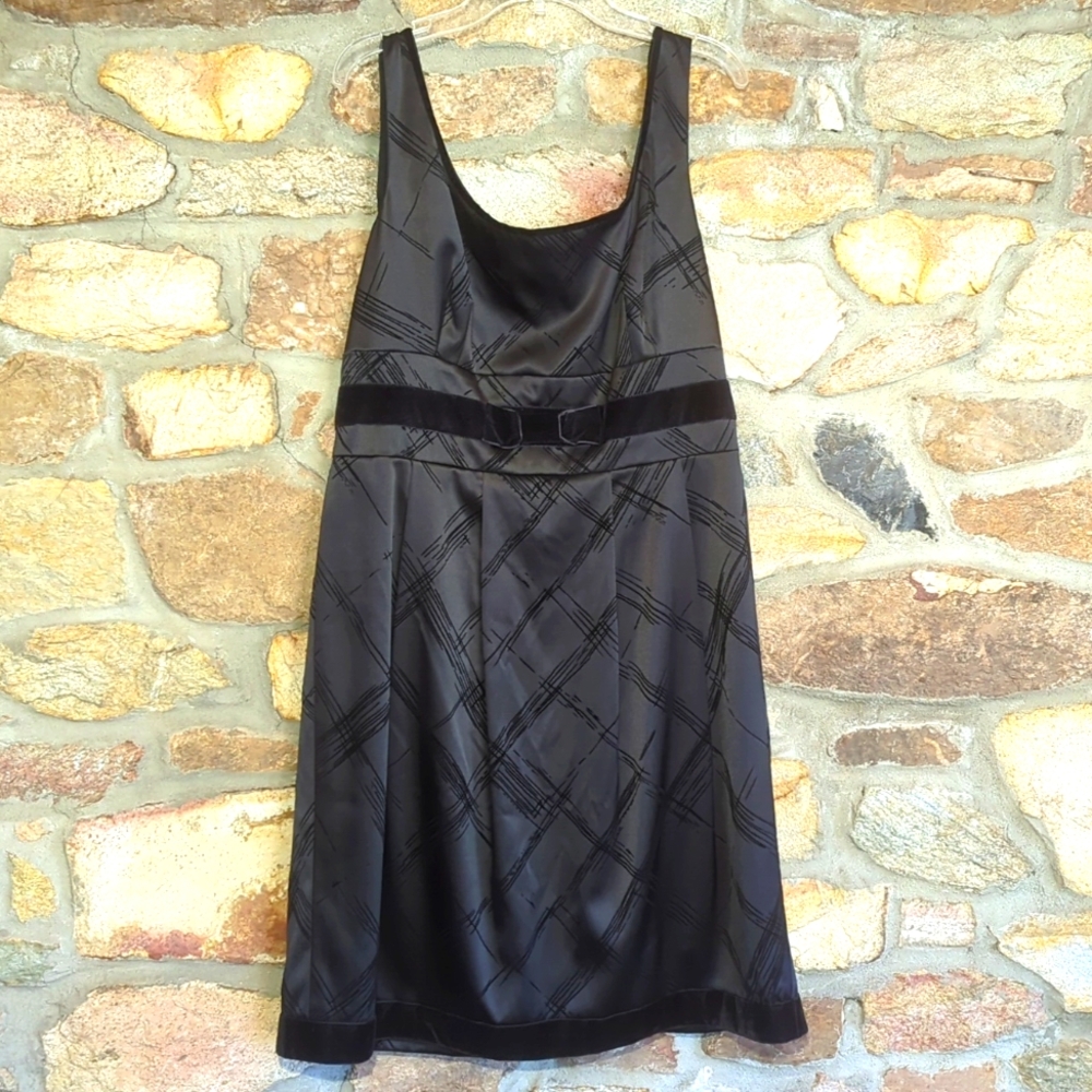 Tahari ASL black velvet trim sleeveless dress